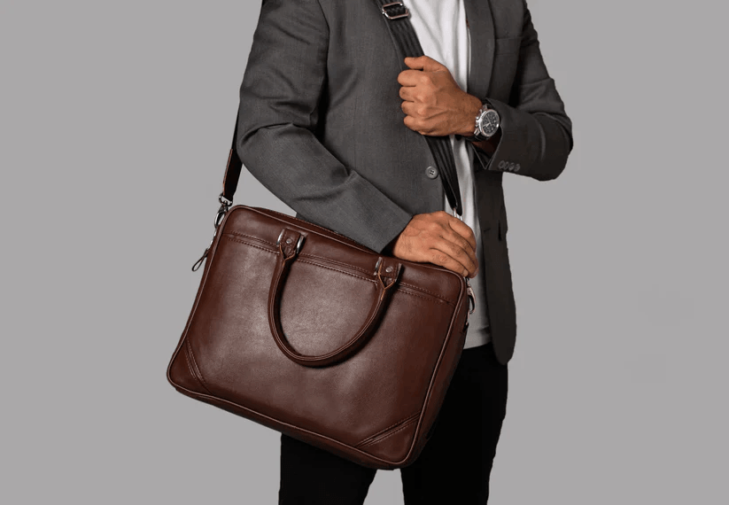 How to Choose the Right Laptop Bag for Your Needs? - LeatherNoLeather