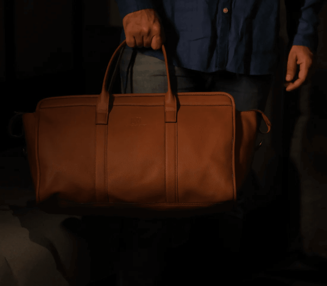 The Ultimate Guide to Choosing the Best Duffle Bag for Men’s & Women’s Travel Needs - LeatherNoLeather