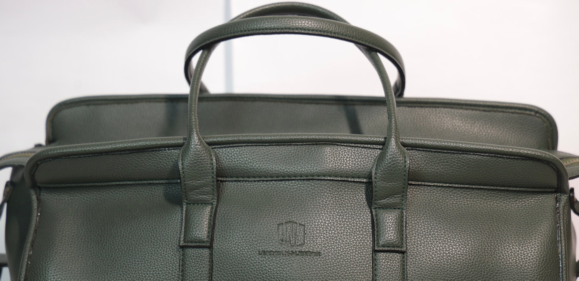 Nomad Duffle Bag - LeatherNoLeather