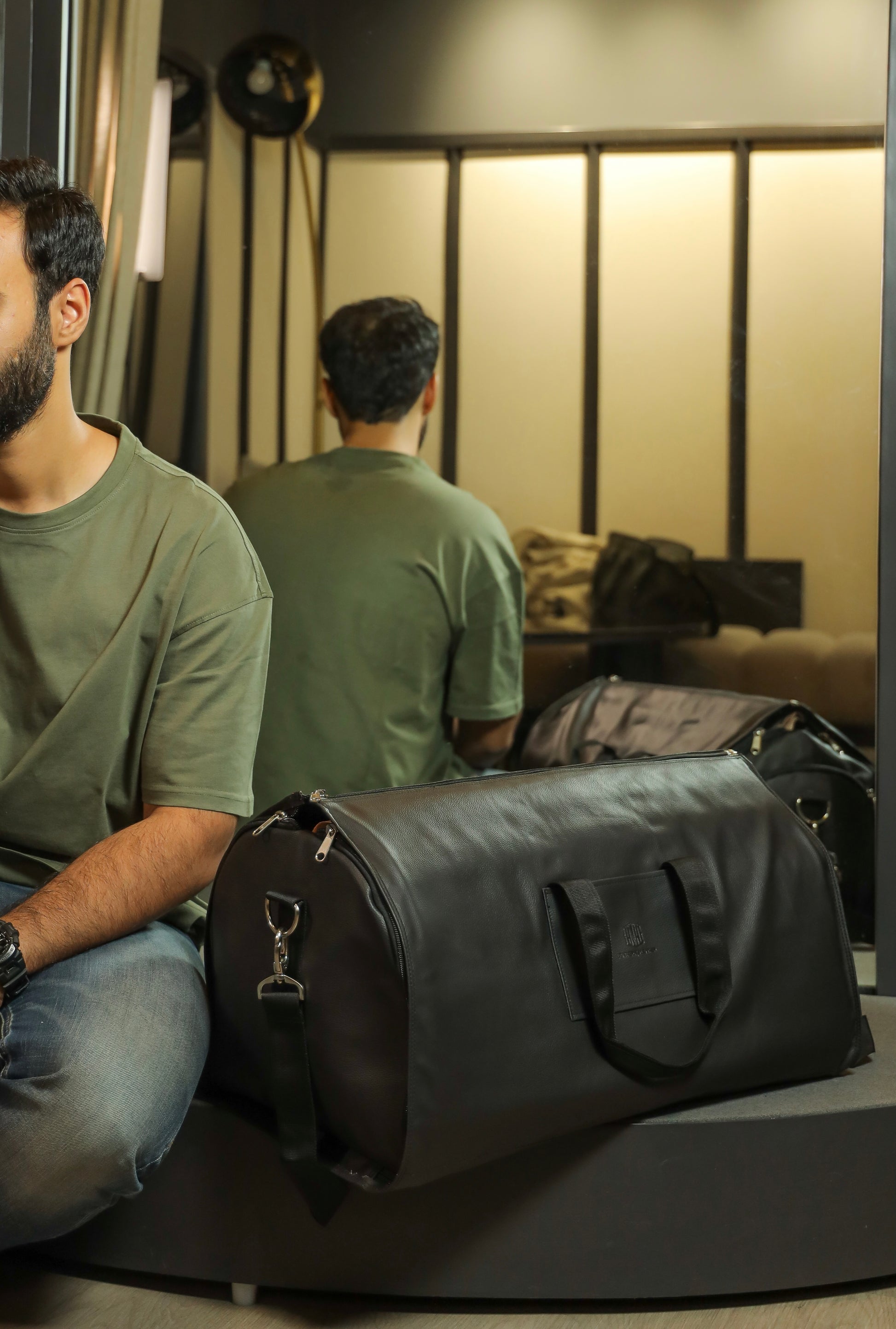 Weekender Duffle Bag - LeatherNoLeather