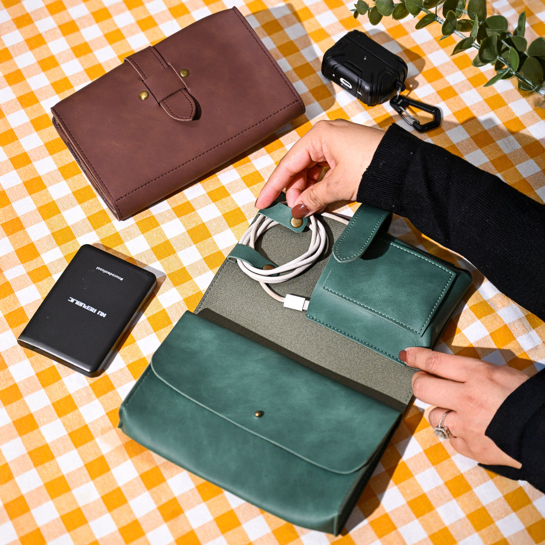 All You Need for Your Travel – The Ultimate Packing Guide from Leather No Leather